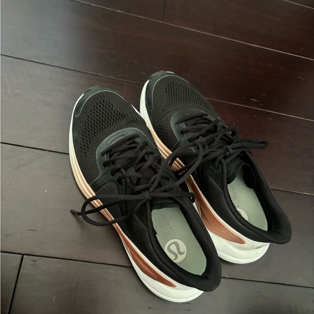 Lululemon blissful women's running shoe - Picture 2 of 6